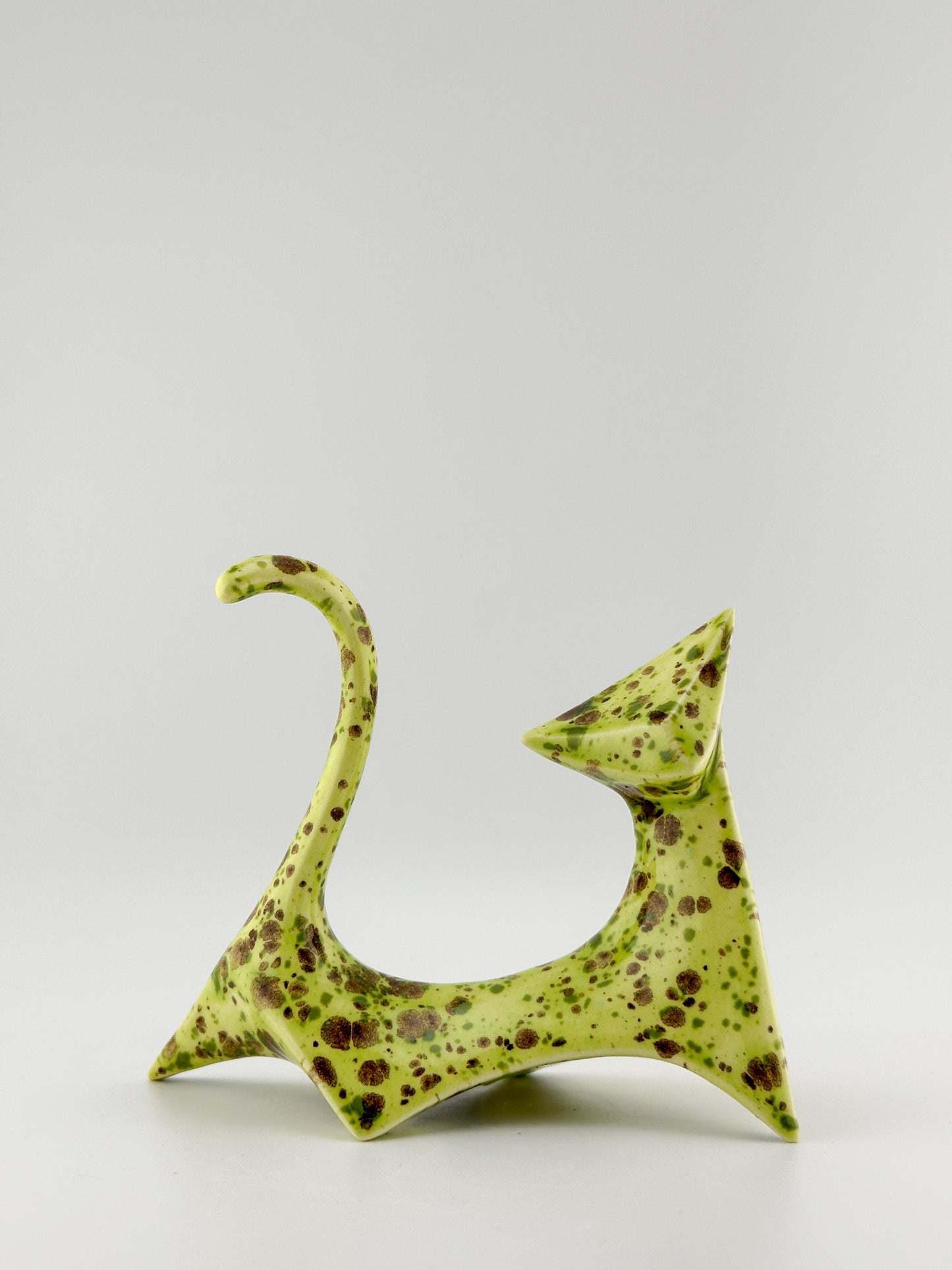 Modern Cat / Pistachio Green Crystal / Left