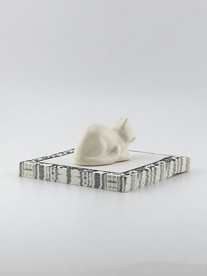 Little Loaf Cat / White