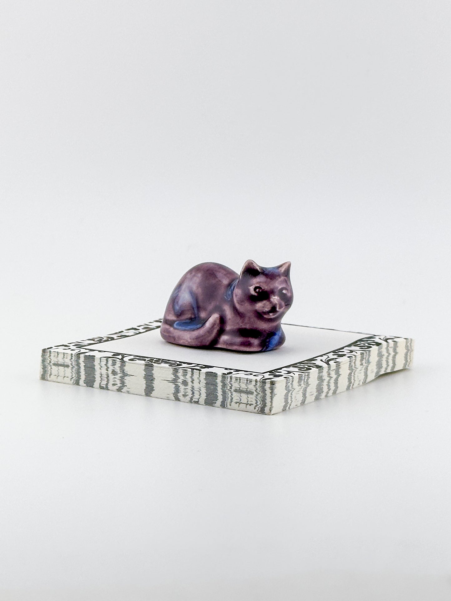 Little Loaf Cat / Dark Purple Crystal