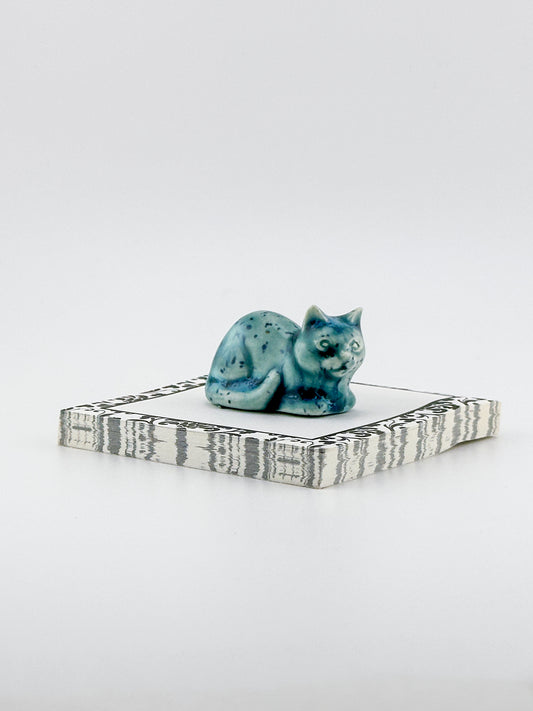 Little Sleeping Cat / Dark Purple Crystal