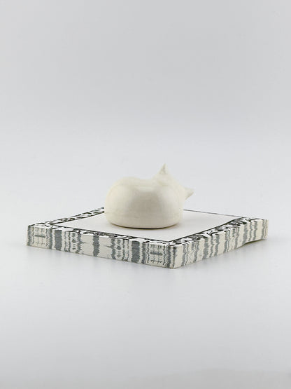 Little Sleeping Cat / White