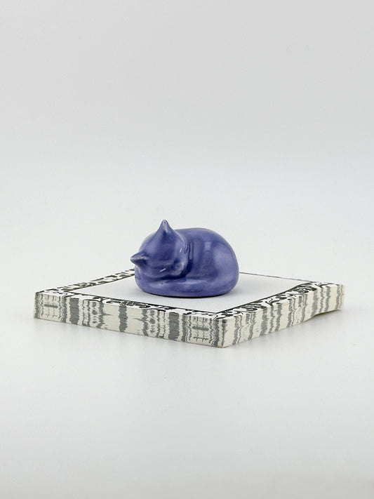 Little Sleeping Cat / Lavender