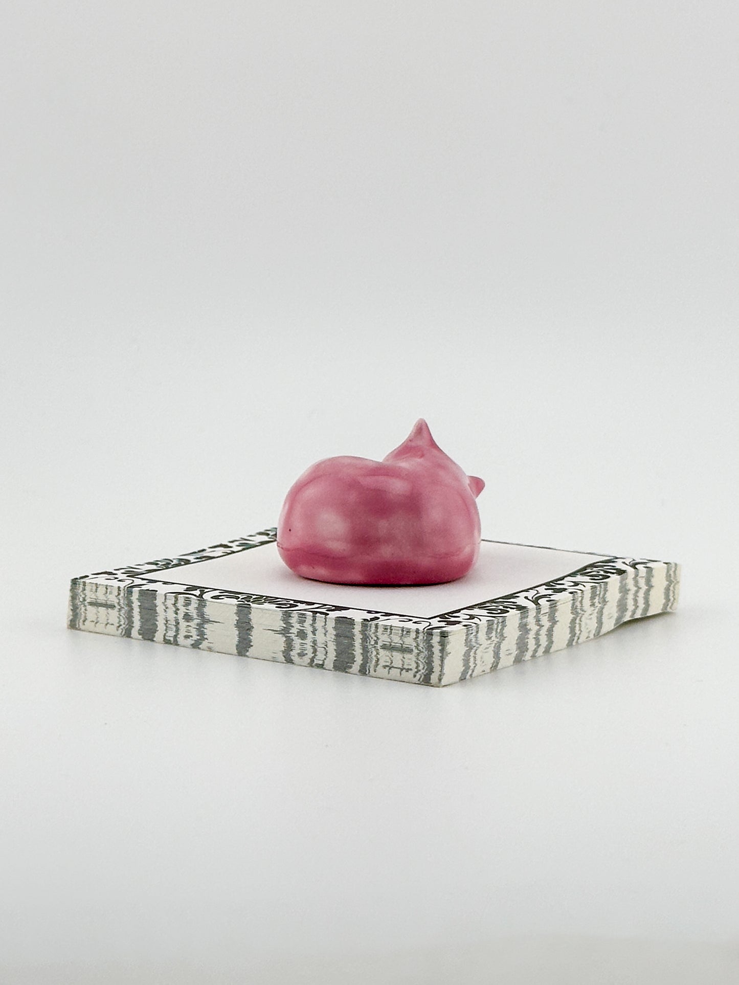 Little Sleeping Cat / Bright Pink