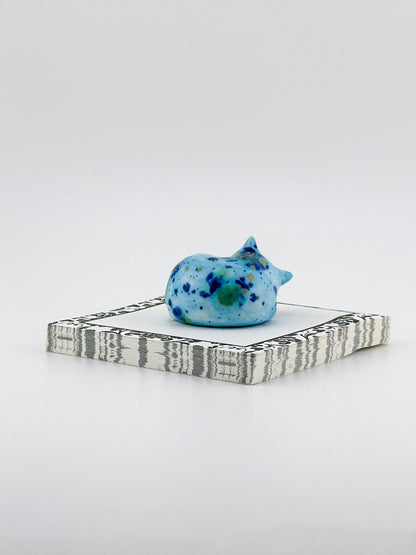 Little Sleeping Cat / Turquose with Dark Blue, Green, Yellow Crystals