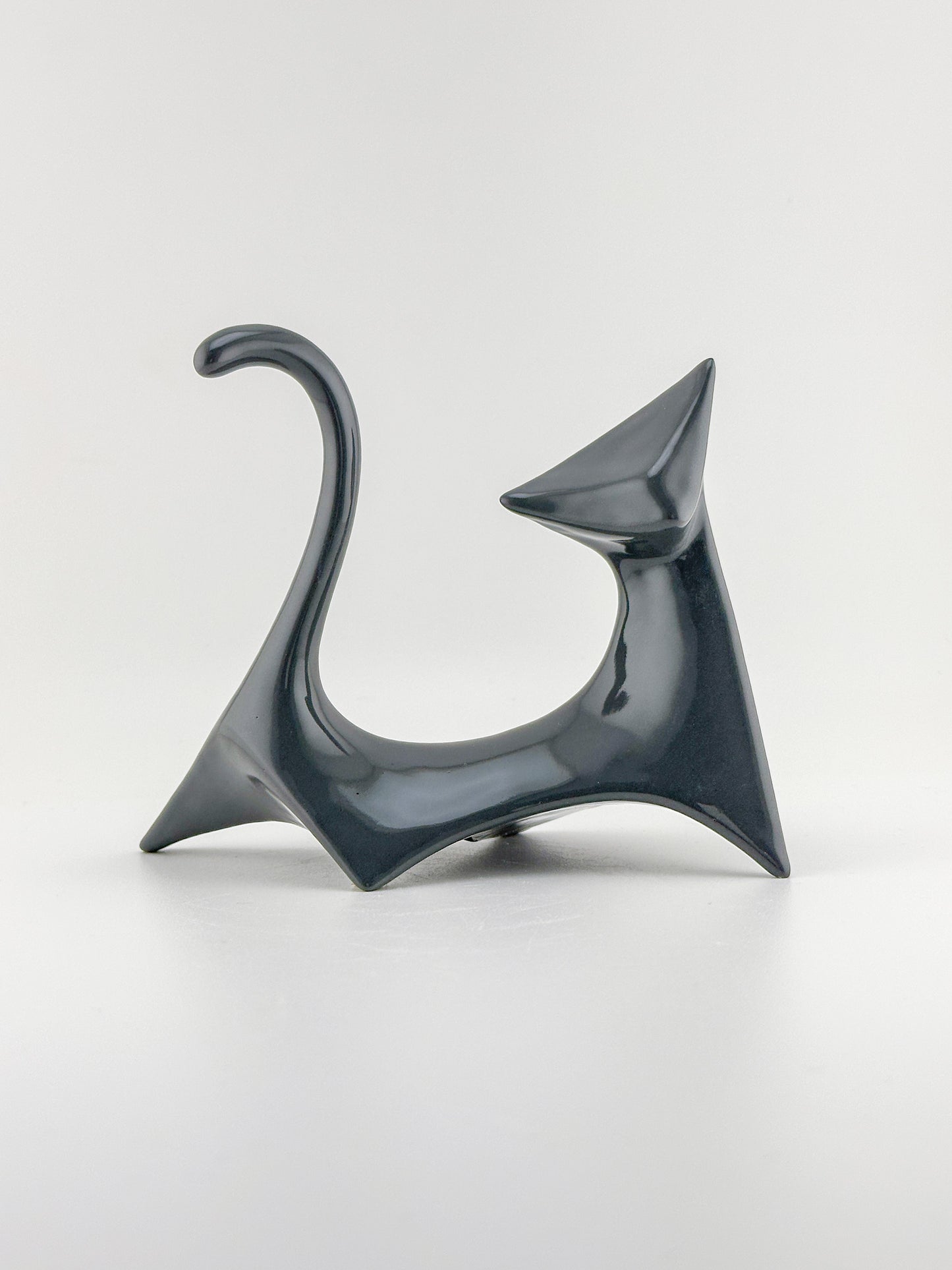 Modern Cat / Dark Gray / Left