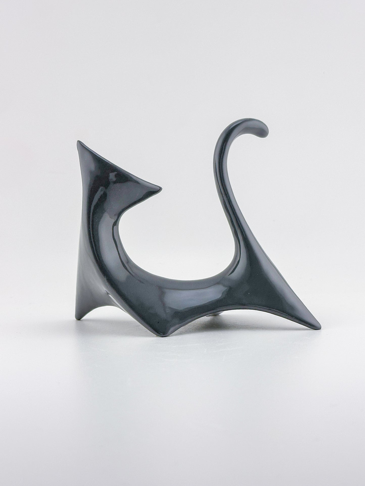 Modern Cat / Dark Gray / Left